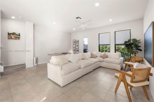 2121 S Appleton Circle S, Oakland Park, FL 33309