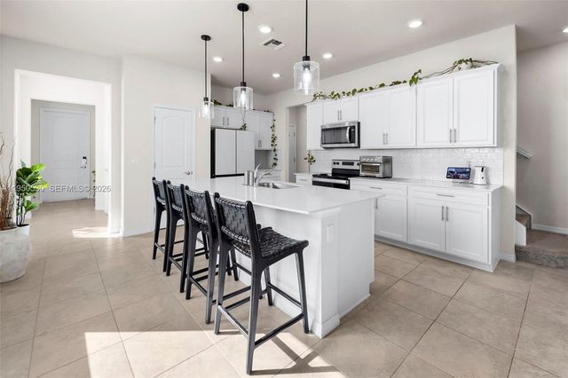 2121 S Appleton Circle S, Oakland Park, FL 33309