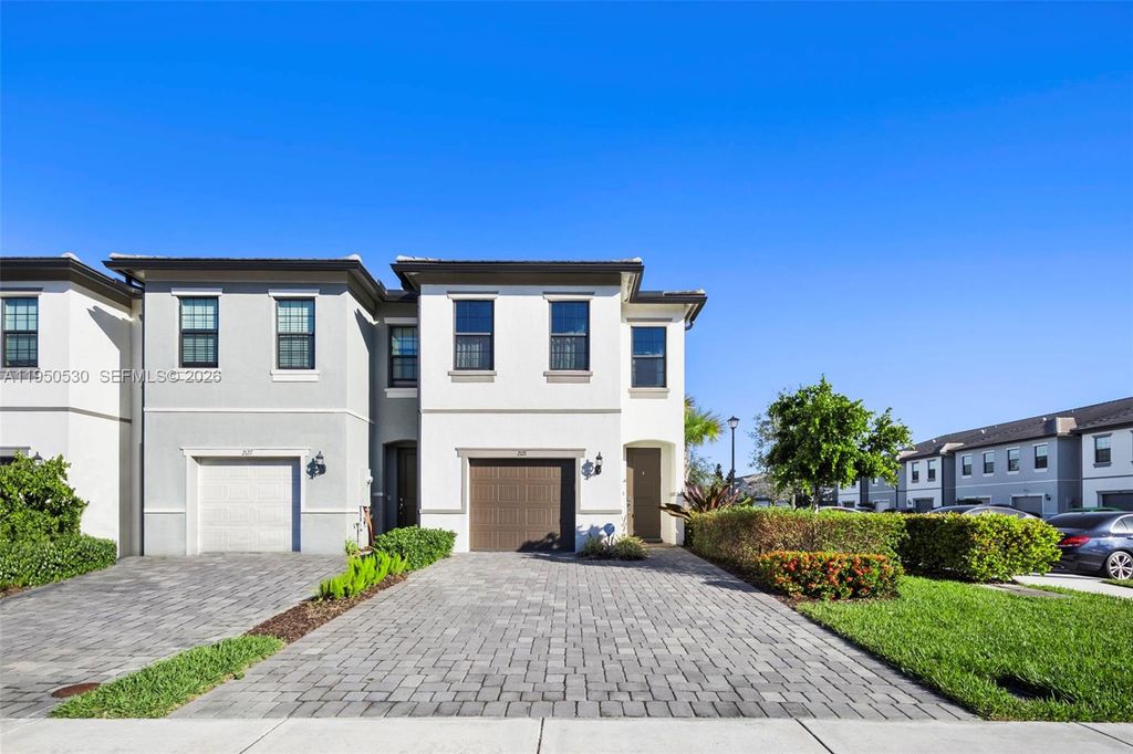 2121 S Appleton Circle S, Oakland Park, FL 33309