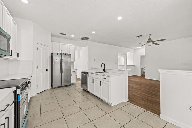 8212 CYPRESS BREEZE WAY, Tampa, FL 33647