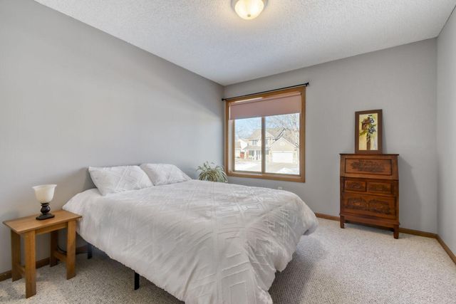 864 S Park Drive, Hastings, MN 55033