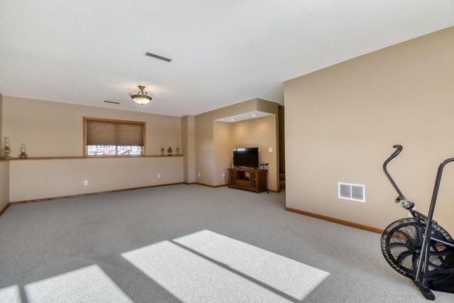 864 S Park Drive, Hastings, MN 55033