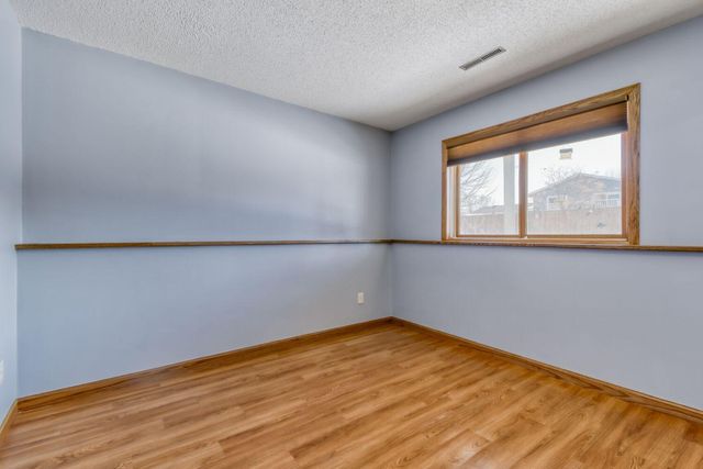 864 S Park Drive, Hastings, MN 55033