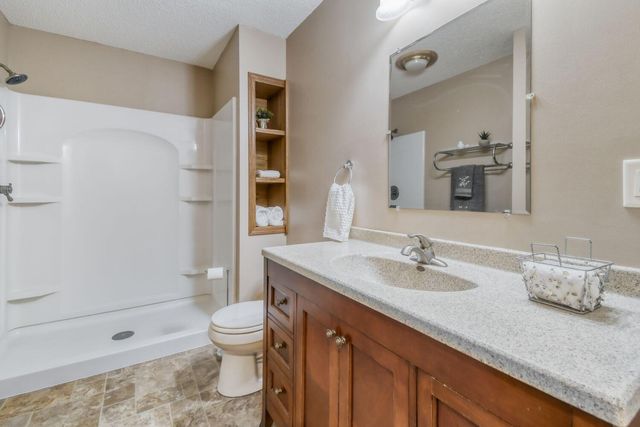 864 S Park Drive, Hastings, MN 55033