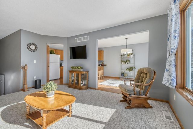 864 S Park Drive, Hastings, MN 55033