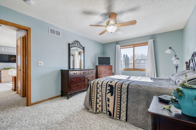 864 S Park Drive, Hastings, MN 55033