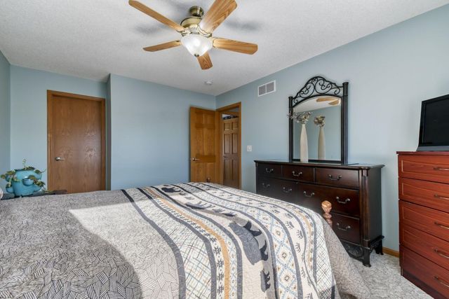 864 S Park Drive, Hastings, MN 55033