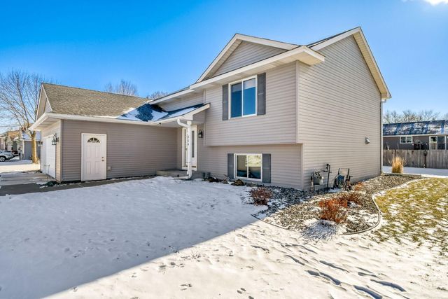 864 S Park Drive, Hastings, MN 55033