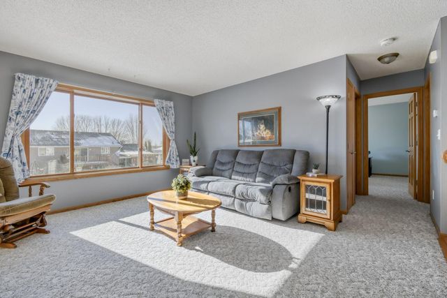 864 S Park Drive, Hastings, MN 55033