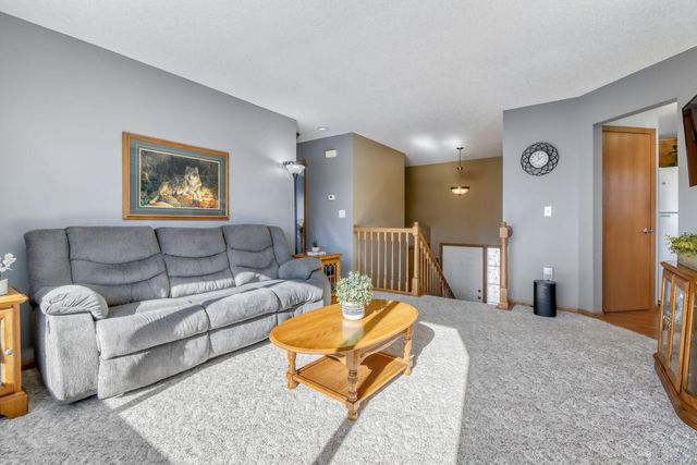 864 S Park Drive, Hastings, MN 55033