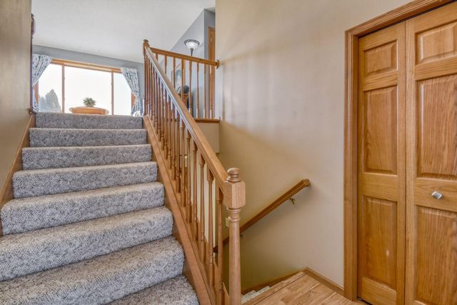 864 S Park Drive, Hastings, MN 55033