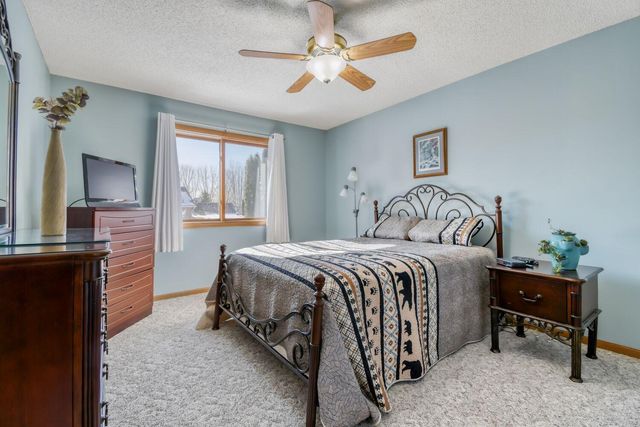 864 S Park Drive, Hastings, MN 55033