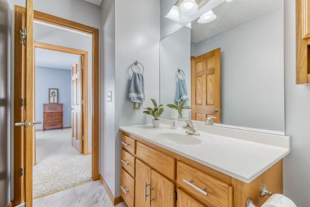 864 S Park Drive, Hastings, MN 55033