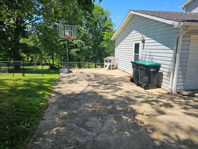 1575 S Main Street, N Franklin Twp, PA 15301