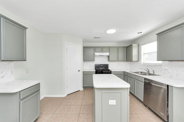 2610 Skyview Shadows Court, Houston, TX 77047