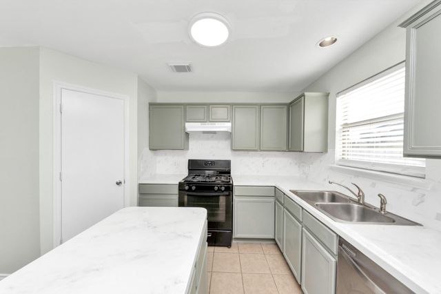 2610 Skyview Shadows Court, Houston, TX 77047