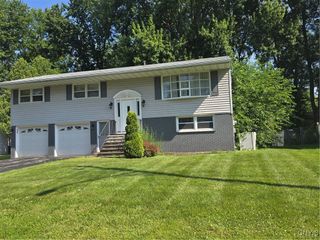 4777 Glencrest Avenue, Clay, NY 13088
