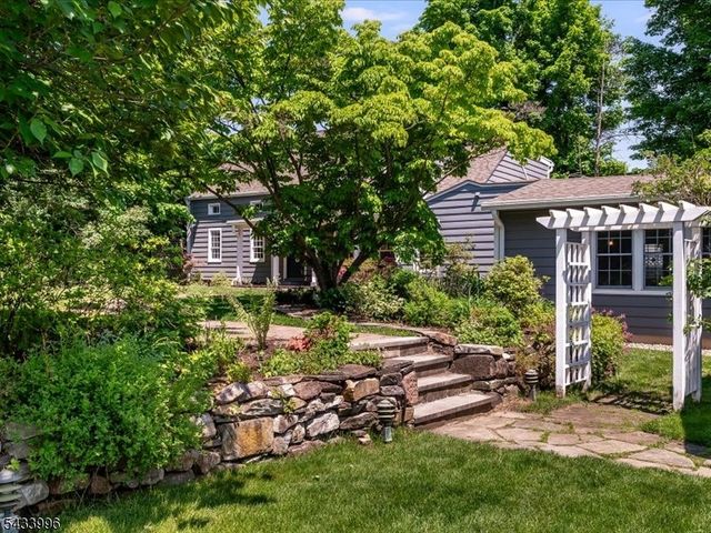 190 Passaic Ave, Roseland Boro, NJ 07068