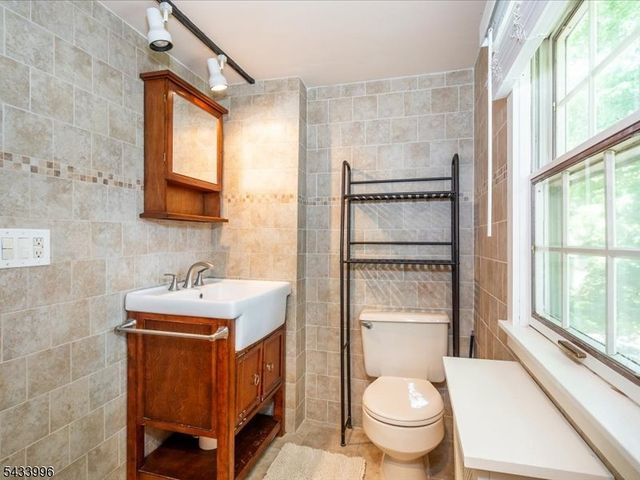 190 Passaic Ave, Roseland Boro, NJ 07068