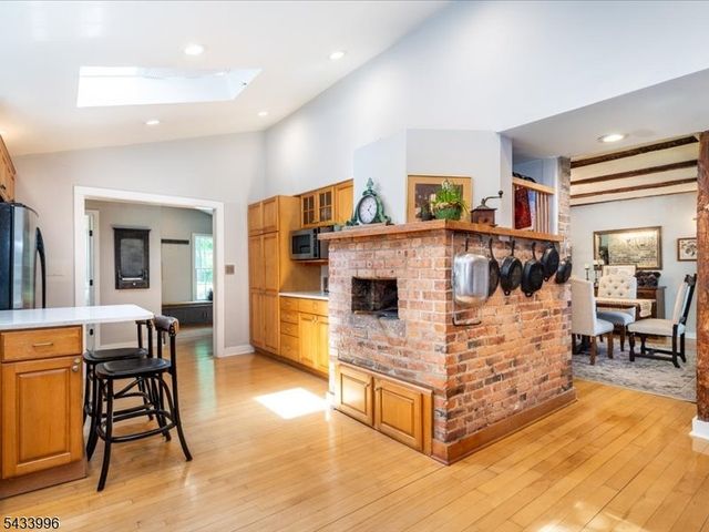 190 Passaic Ave, Roseland Boro, NJ 07068