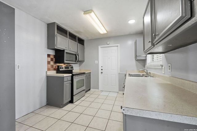 701 Aviation Ave, Schertz, TX 78154