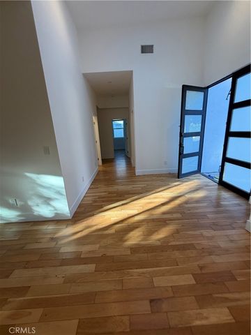 5501 Crebs, Tarzana, CA 91356