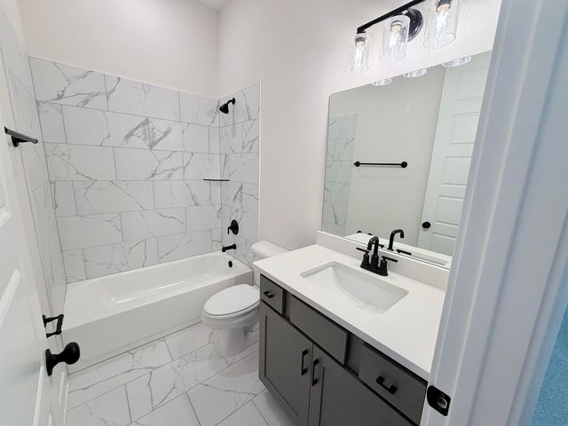 10283 LOUANNE DR, Collierville, TN 38017