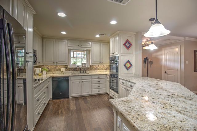 112 Sequoya Drive, Gainesville, TX 76240