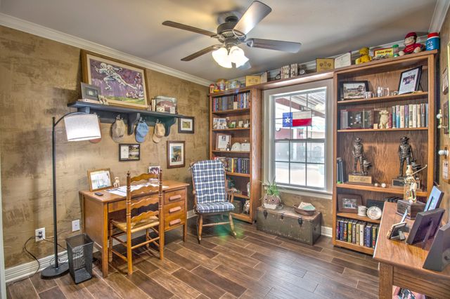 112 Sequoya Drive, Gainesville, TX 76240