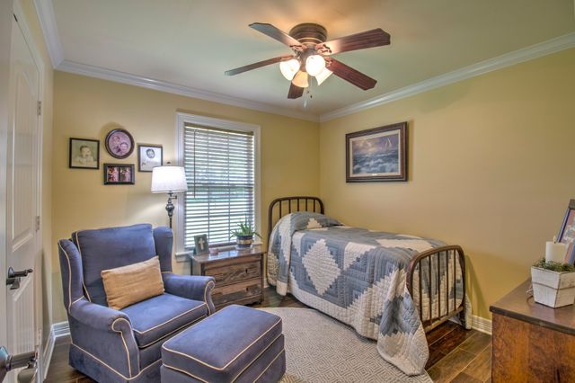 112 Sequoya Drive, Gainesville, TX 76240