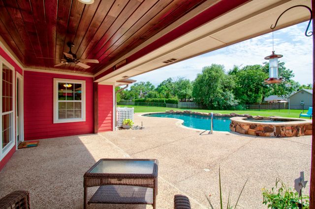 112 Sequoya Drive, Gainesville, TX 76240