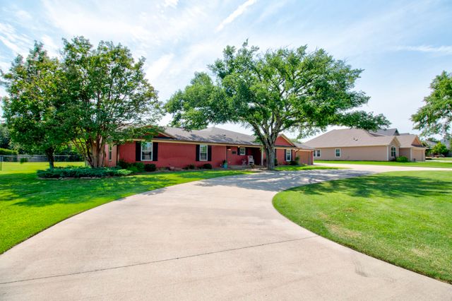 112 Sequoya Drive, Gainesville, TX 76240