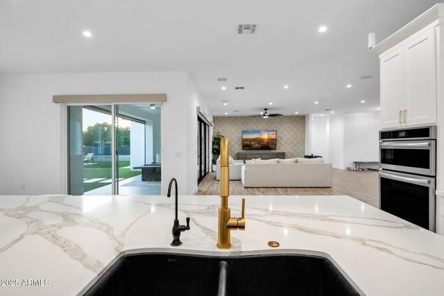 7403 W PORT AU PRINCE Lane, Peoria, AZ 85381