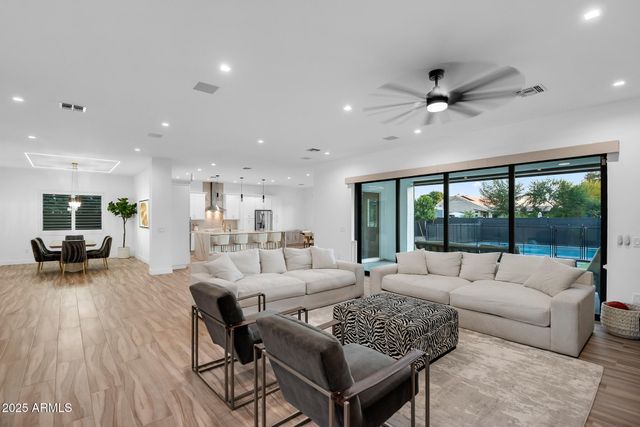 7403 W PORT AU PRINCE Lane, Peoria, AZ 85381