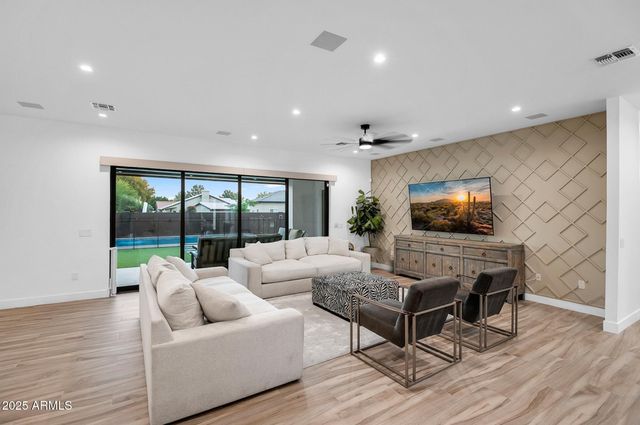 7403 W PORT AU PRINCE Lane, Peoria, AZ 85381