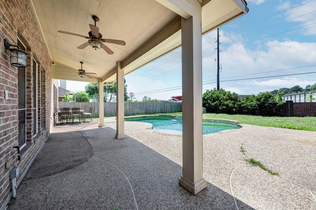 21623 Country Club Green Drive, Tomball, TX 77375