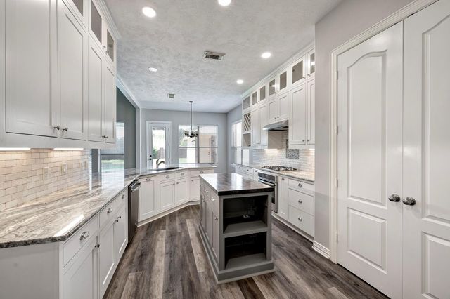 21623 Country Club Green Drive, Tomball, TX 77375