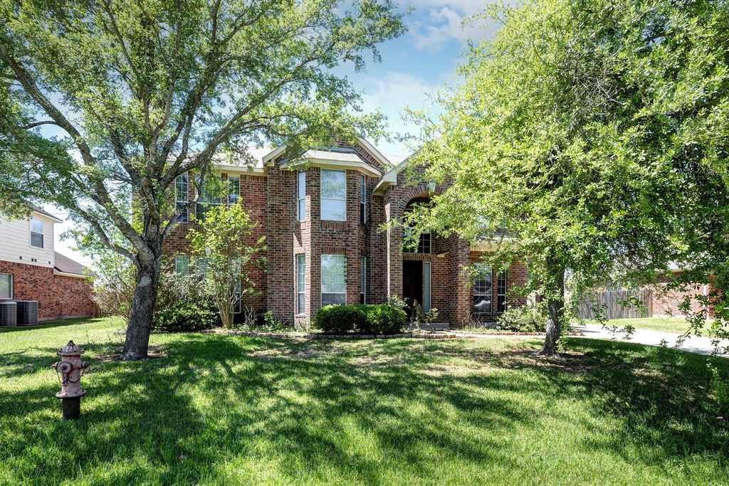 21623 Country Club Green Drive, Tomball, TX 77375