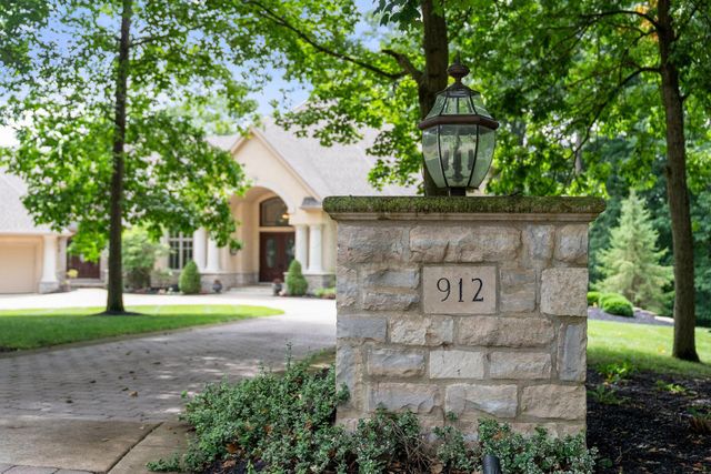 912 Matthews Brook Lane, Powell, OH 43065
