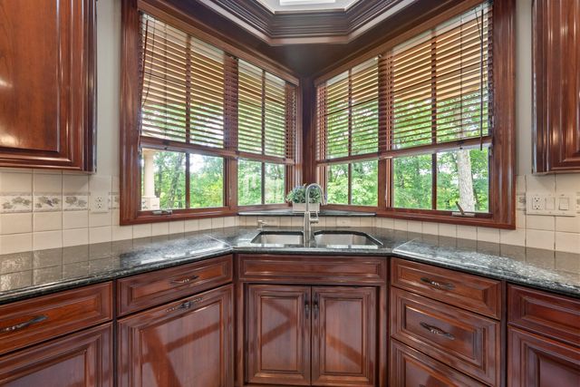 912 Matthews Brook Lane, Powell, OH 43065