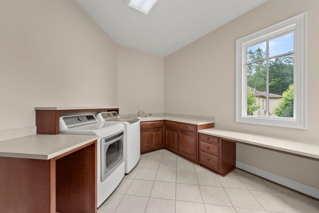 912 Matthews Brook Lane, Powell, OH 43065
