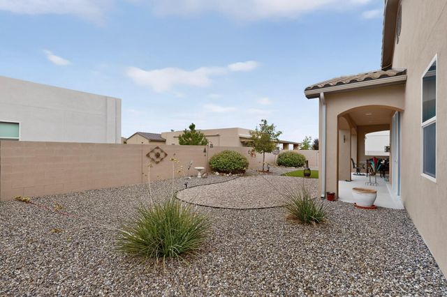 1835 Truchas Peak Trail NE, Rio Rancho, NM 87144