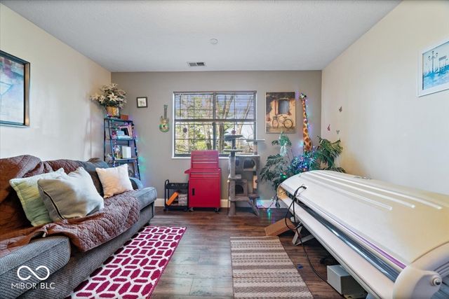 8720 Yardley Court 206, Indianapolis, IN 46268