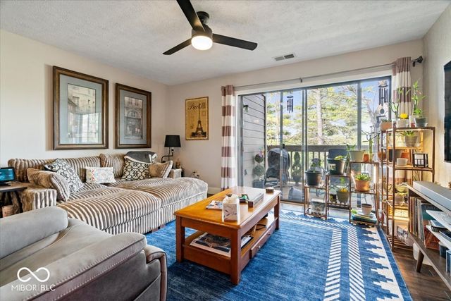 8720 Yardley Court 206, Indianapolis, IN 46268