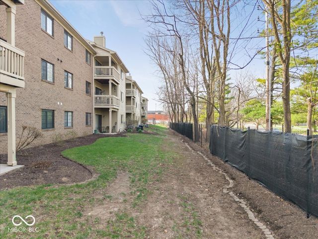 8720 Yardley Court 206, Indianapolis, IN 46268
