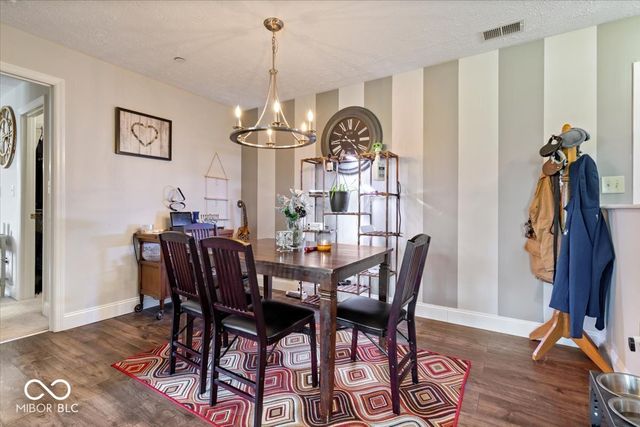 8720 Yardley Court 206, Indianapolis, IN 46268