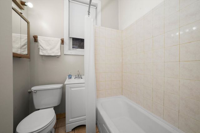 2140 W Cermak Road, Chicago, IL 60608