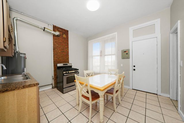 2140 W Cermak Road, Chicago, IL 60608