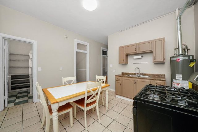 2140 W Cermak Road, Chicago, IL 60608