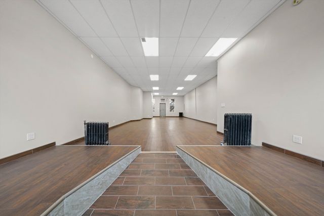 2140 W Cermak Road, Chicago, IL 60608